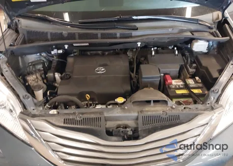 2014 Toyota Sienna Xle 7 Passenger z USA, uszkodzony, nr VIN 5TDDK3DC6ES076022